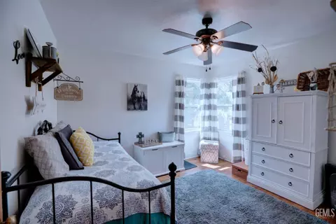 206 E Lucard St, Taft, CA 93268 photo 9