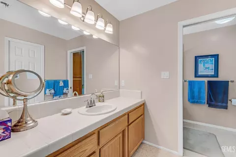 Bath - 8614 Rockhampton Dr, Bakersfield, CA 93313 photo 2 of 3