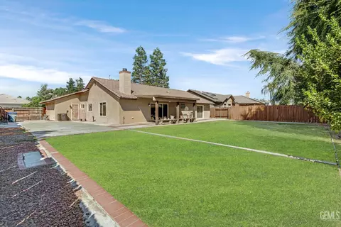 Exterior - 8614 Rockhampton Dr, Bakersfield, CA 93313 photo 8 of 14