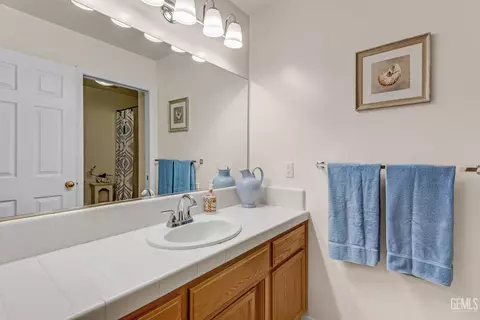 Bath - 8614 Rockhampton Dr, Bakersfield, CA 93313 photo 1 of 3