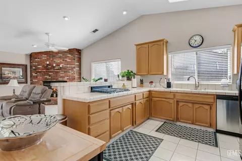 Kitchen - 8614 Rockhampton Dr, Bakersfield, CA 93313 photo 1 of 3