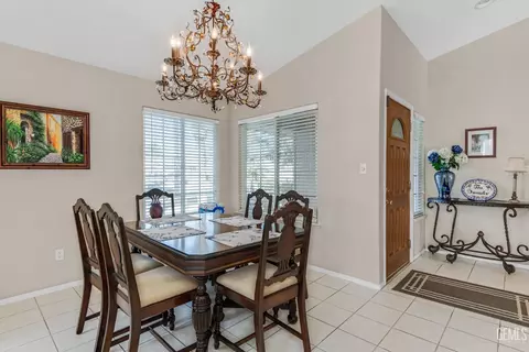 Dining - 8614 Rockhampton Dr, Bakersfield, CA 93313 photo 2 of 2