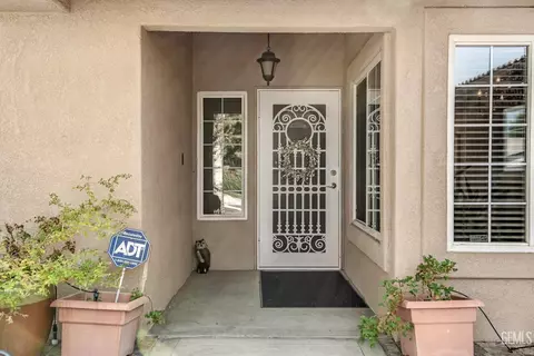Entry Way - 8614 Rockhampton Dr, Bakersfield, CA 93313 photo 1 of 3