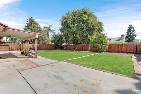 Exterior - 8614 Rockhampton Dr, Bakersfield, CA 93313 photo 7 of 14