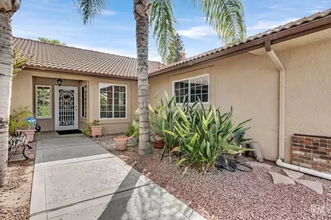 Exterior - 8614 Rockhampton Dr, Bakersfield, CA 93313 photo 5 of 14