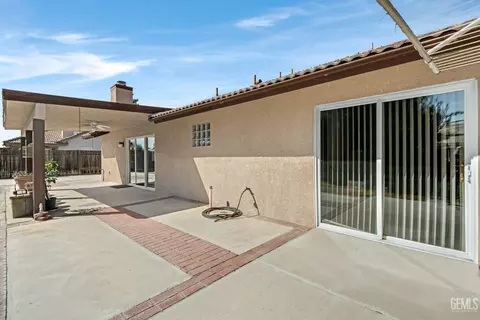 Exterior - 8614 Rockhampton Dr, Bakersfield, CA 93313 photo 6 of 14