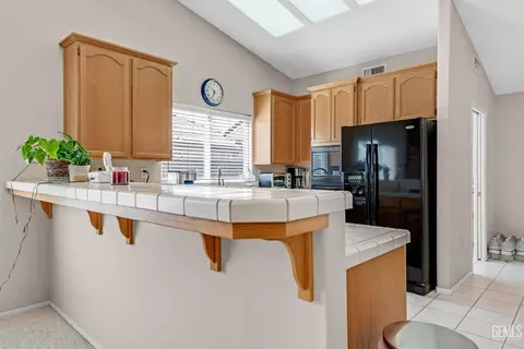 Kitchen - 8614 Rockhampton Dr, Bakersfield, CA 93313 photo 3 of 3