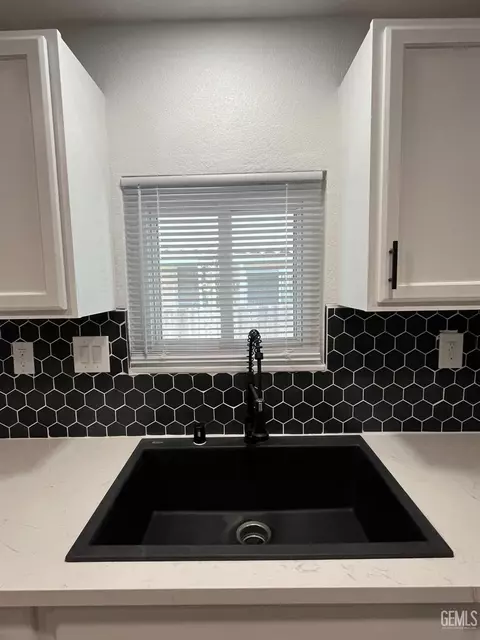 400 E Roberts Ln #114, Bakersfield, CA 93308 photo 9