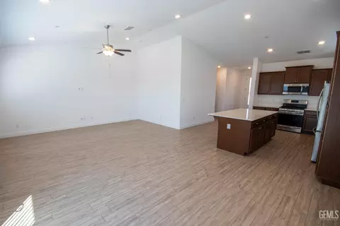 9105 Willow Terrace Dr, Shafter, CA 93263 photo 5
