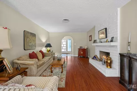 2129 8th Ave, Delano, CA 93215 photo 5