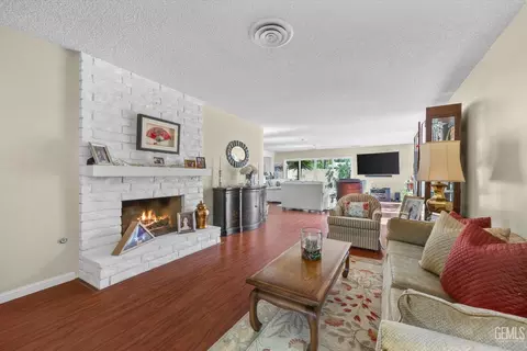 2129 8th Ave, Delano, CA 93215 photo 6