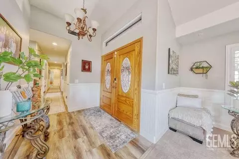 Entry Way - 30130 Knight Ct, Tehachapi, CA 93561 photo 2 of 19