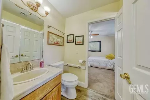 Entry Way - 30130 Knight Ct, Tehachapi, CA 93561 photo 15 of 19