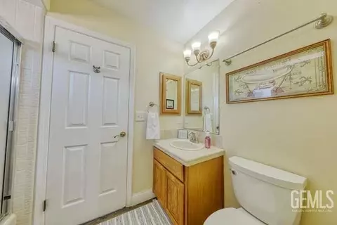 Bath - 30130 Knight Ct, Tehachapi, CA 93561 photo 1 of 3