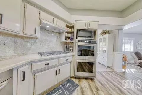Kitchen - 30130 Knight Ct, Tehachapi, CA 93561 photo 3 of 3