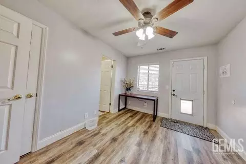 Entry Way - 30130 Knight Ct, Tehachapi, CA 93561 photo 14 of 19