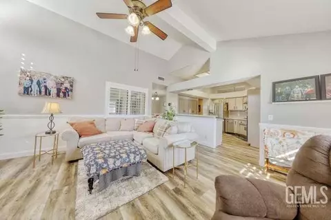 Entry Way - 30130 Knight Ct, Tehachapi, CA 93561 photo 5 of 19