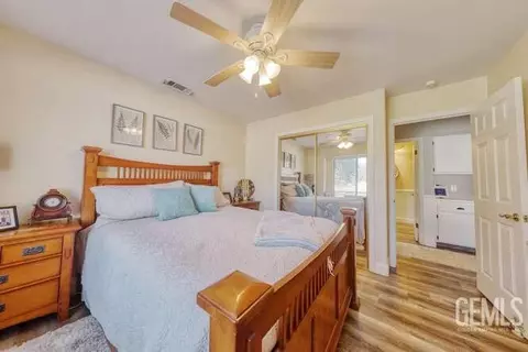Bedroom - 30130 Knight Ct, Tehachapi, CA 93561 photo 6 of 8