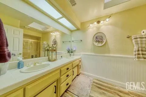 Entry Way - 30130 Knight Ct, Tehachapi, CA 93561 photo 16 of 19