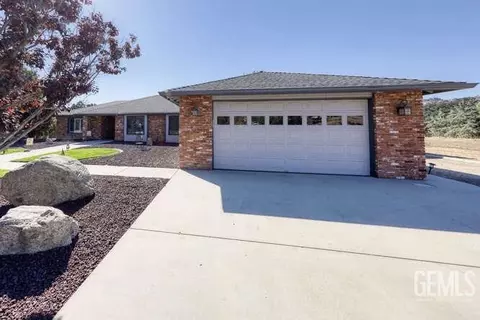 Exterior - 30130 Knight Ct, Tehachapi, CA 93561 photo 3 of 5