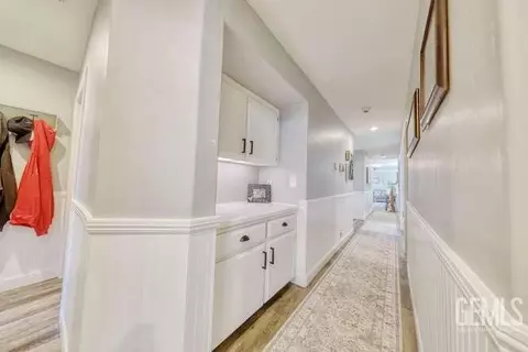 Entry Way - 30130 Knight Ct, Tehachapi, CA 93561 photo 18 of 19