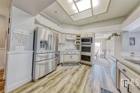 Kitchen - 30130 Knight Ct, Tehachapi, CA 93561 photo 1 of 3