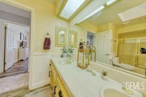 Entry Way - 30130 Knight Ct, Tehachapi, CA 93561 photo 17 of 19