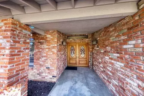 Entry Way - 30130 Knight Ct, Tehachapi, CA 93561 photo 1 of 19