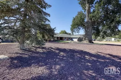 Exterior - 30130 Knight Ct, Tehachapi, CA 93561 photo 2 of 5