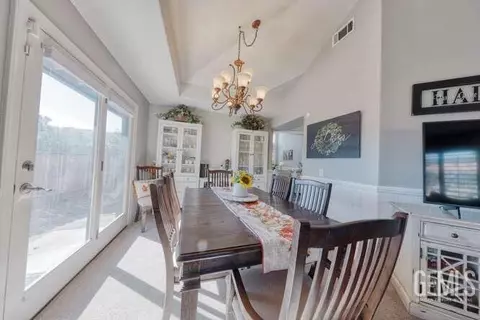 Dining - 30130 Knight Ct, Tehachapi, CA 93561 photo 1 of 1