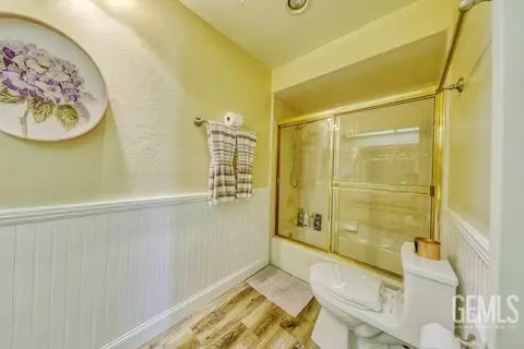 Bath - 30130 Knight Ct, Tehachapi, CA 93561 photo 3 of 3