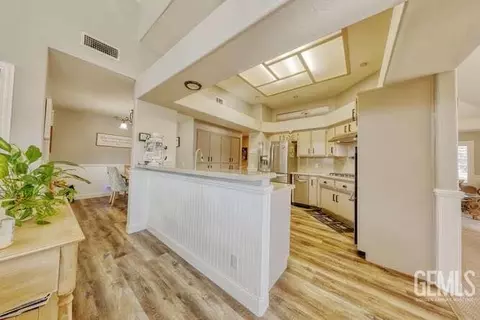 Entry Way - 30130 Knight Ct, Tehachapi, CA 93561 photo 8 of 19