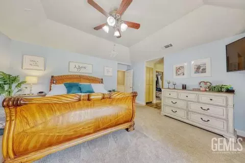 Bedroom - 30130 Knight Ct, Tehachapi, CA 93561 photo 3 of 8