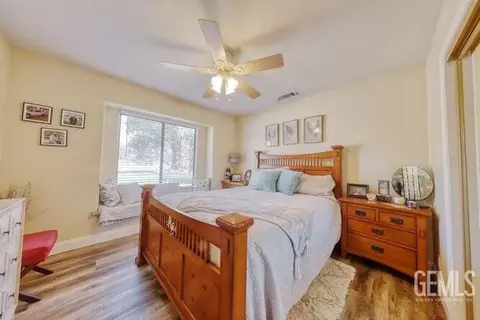 Bedroom - 30130 Knight Ct, Tehachapi, CA 93561 photo 5 of 8