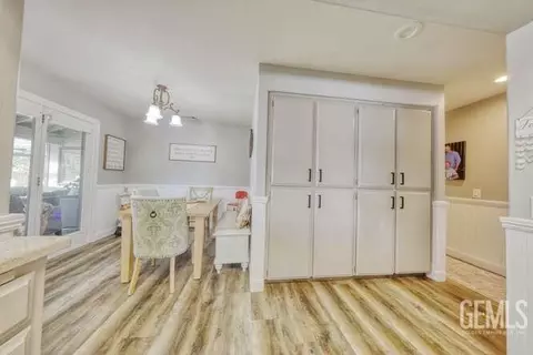 Entry Way - 30130 Knight Ct, Tehachapi, CA 93561 photo 10 of 19