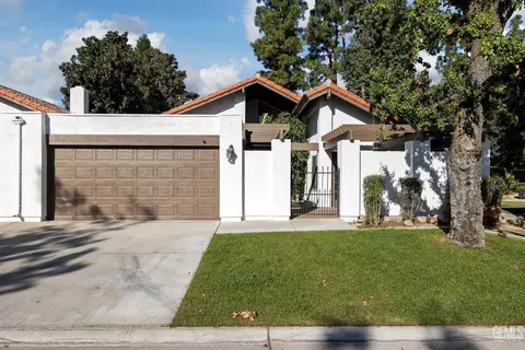6901 Courtside Cir #32, Bakersfield, CA 93309