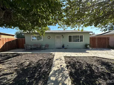 2120 Mahoney St, Bakersfield, CA 93307