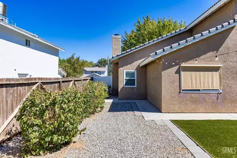 Exterior - 813 Elm St, Tehachapi, CA 93561 photo 9 of 11