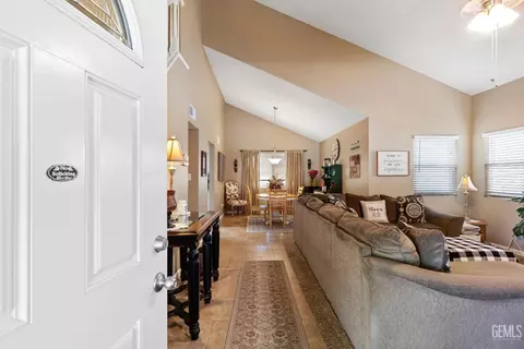 Entry Way - 813 Elm St, Tehachapi, CA 93561 photo 1 of 2