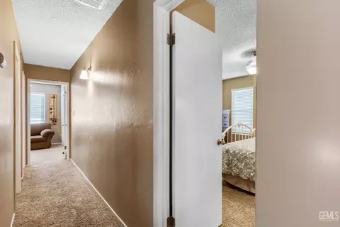 Entry Way - 813 Elm St, Tehachapi, CA 93561 photo 2 of 2