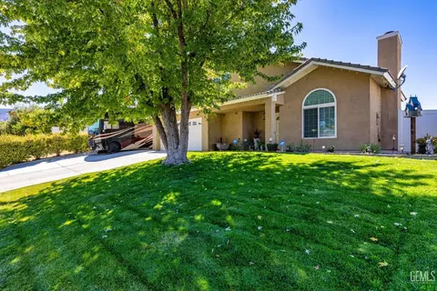 Exterior - 813 Elm St, Tehachapi, CA 93561 photo 1 of 11