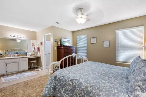 Bedroom - 813 Elm St, Tehachapi, CA 93561 photo 1 of 3