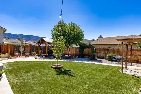 Exterior - 813 Elm St, Tehachapi, CA 93561 photo 11 of 11