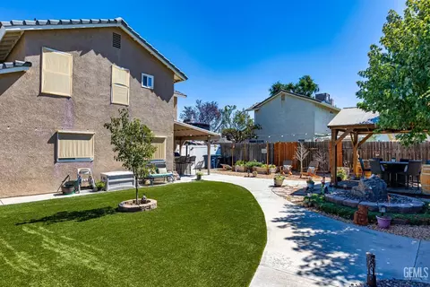 Exterior - 813 Elm St, Tehachapi, CA 93561 photo 8 of 11
