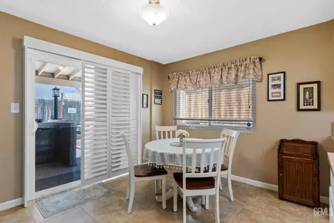 Dining - 813 Elm St, Tehachapi, CA 93561 photo 2 of 2