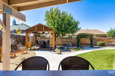 Exterior - 813 Elm St, Tehachapi, CA 93561 photo 3 of 11