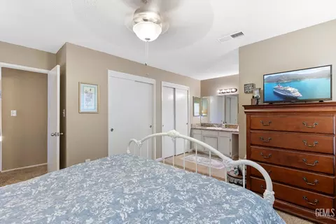Bedroom - 813 Elm St, Tehachapi, CA 93561 photo 2 of 3