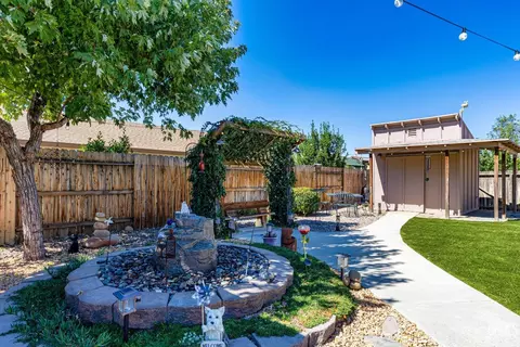 Exterior - 813 Elm St, Tehachapi, CA 93561 photo 6 of 11