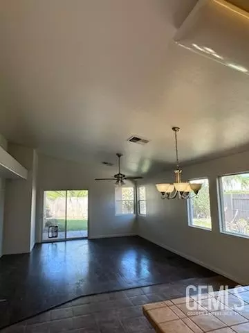 6002 Declaration Way, Bakersfield, CA 93313 photo 2