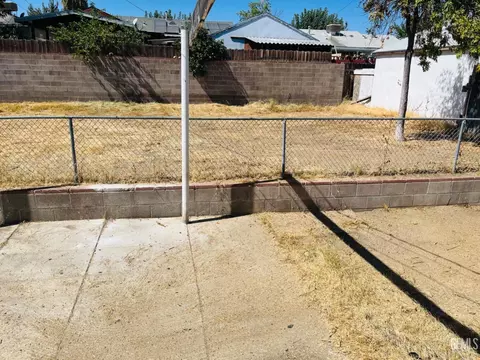 Exterior - 109 Franklin Ave, Taft, CA 93268 photo 7 of 7